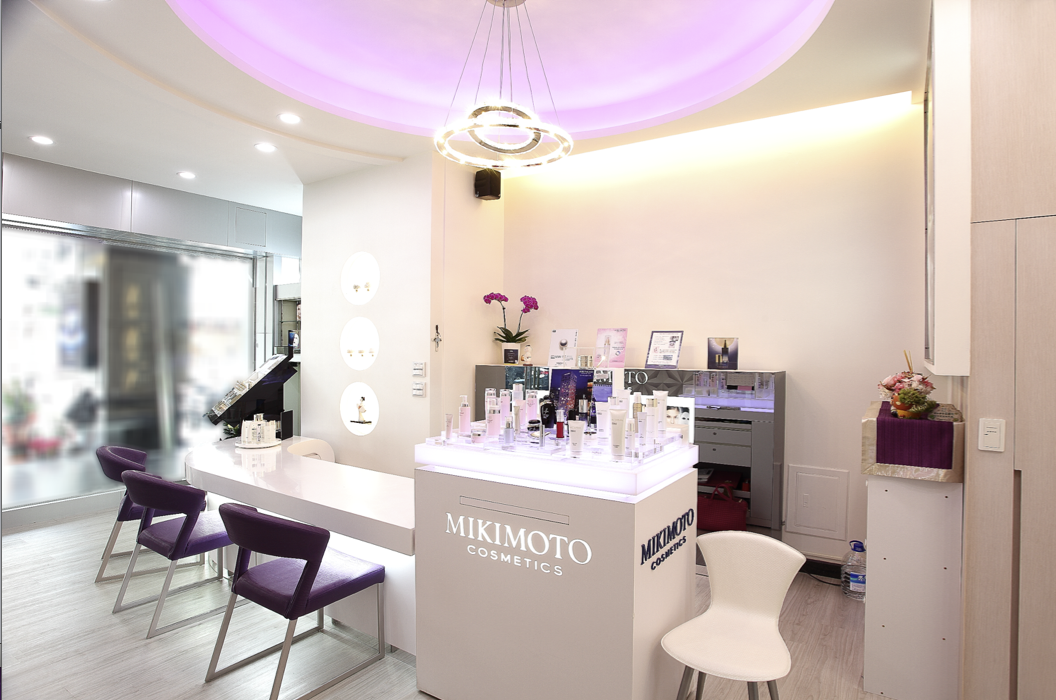 艾芙蘿（MIKIMOTO COSMETICS 台中旗艦店）
